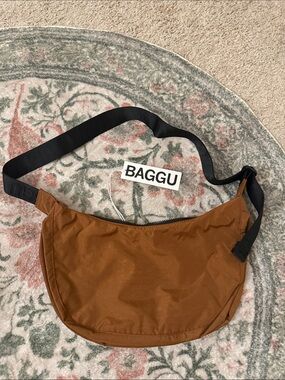 BAGGU Medium Nylon Crescent Bag